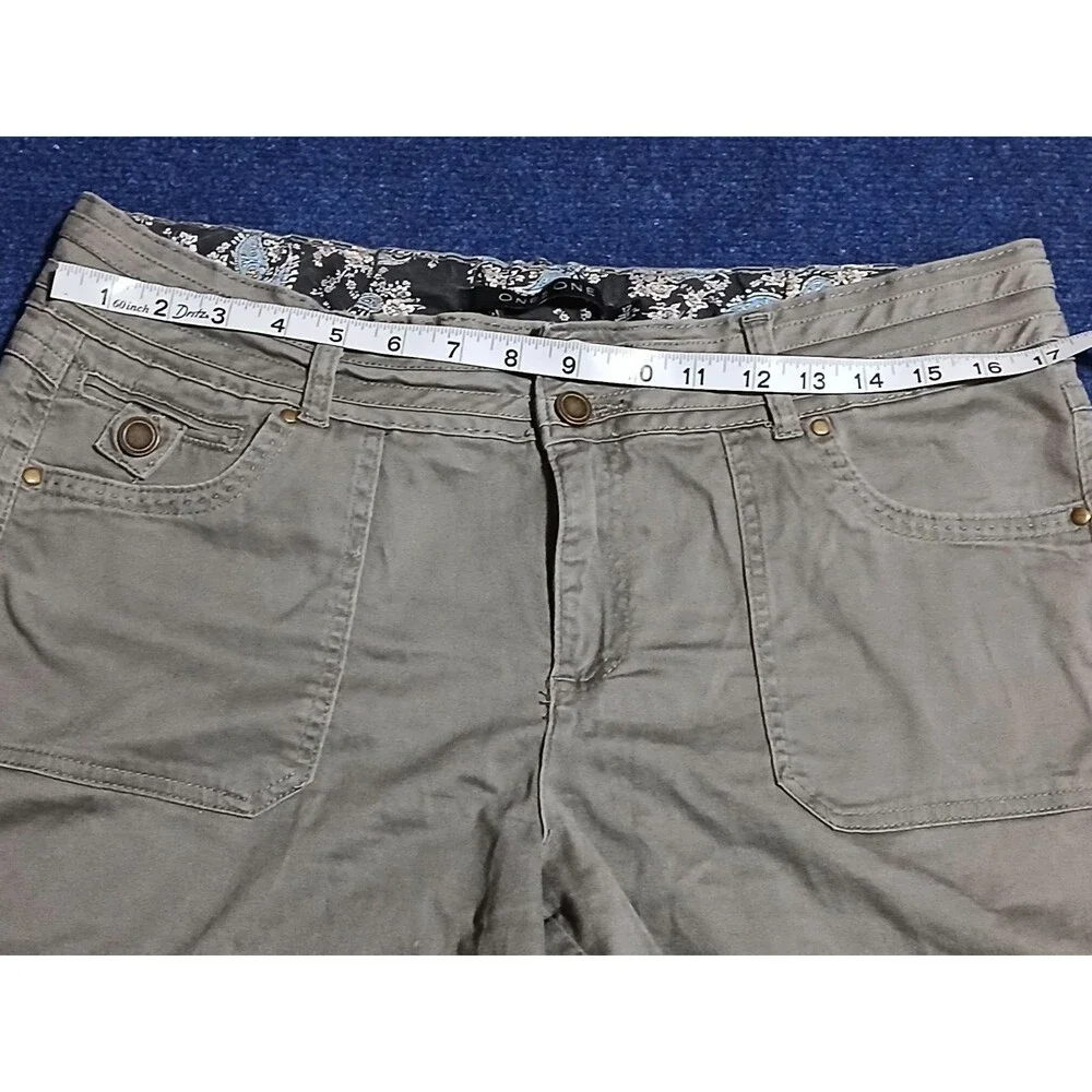 One 5 One Women's  Grey Shorts, Front & Back pockets 12 - Picture 8 of 9